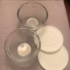Pampered chef glass bowls with lids (2)